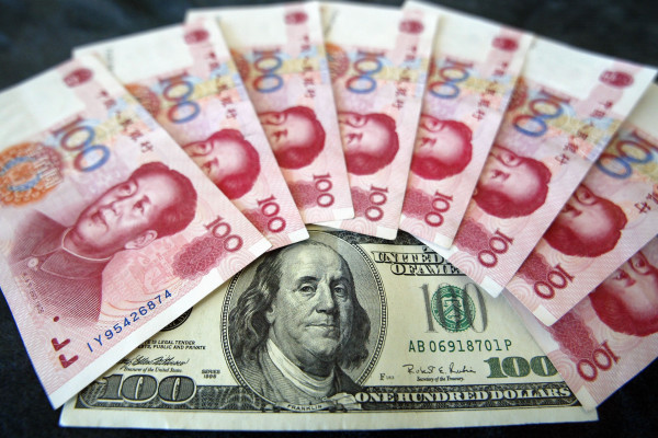 В Китае ограничили продажу долларов